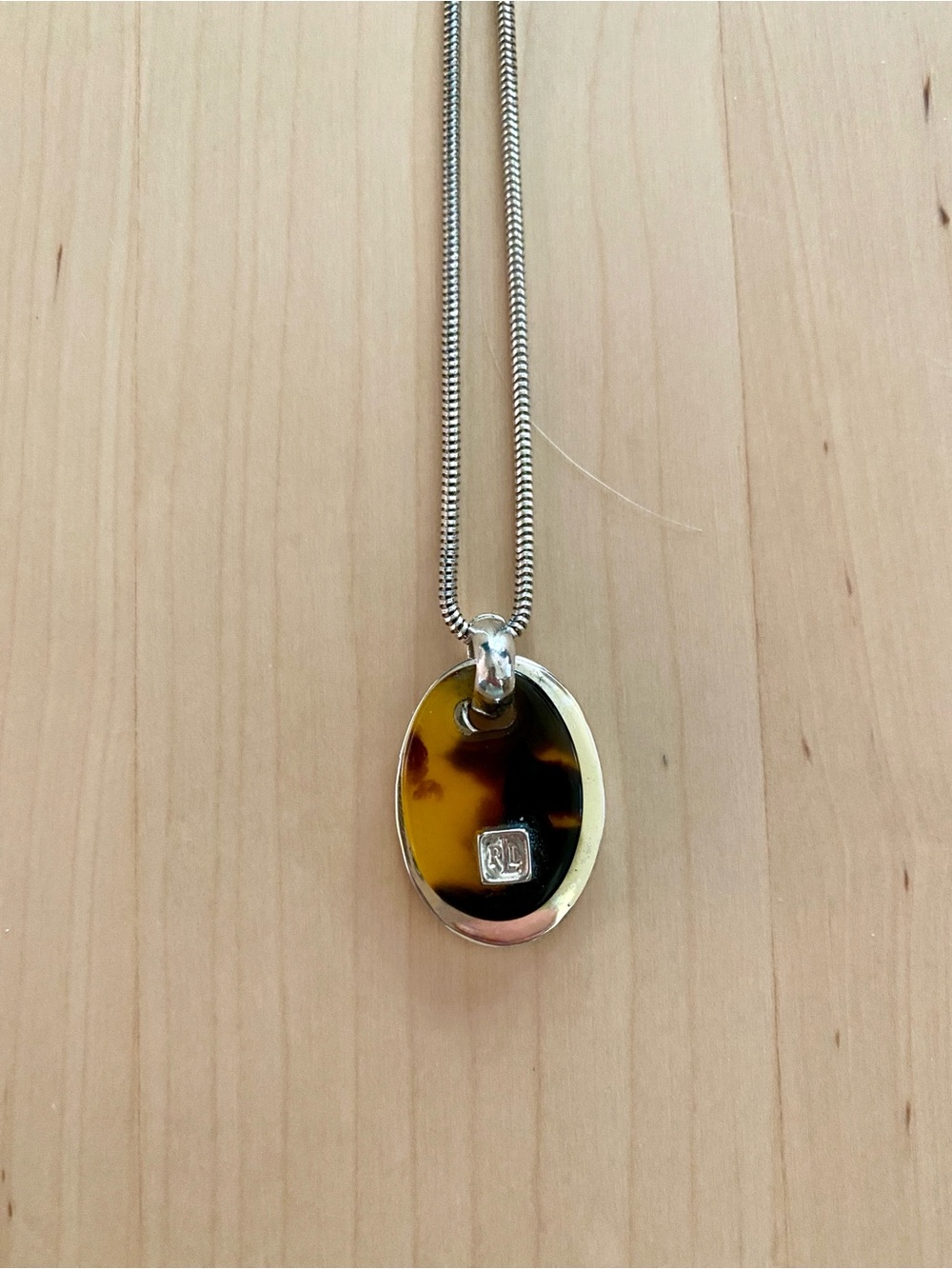 RLL faux tortoise and silver tone pendant necklace w/ toggle clasp